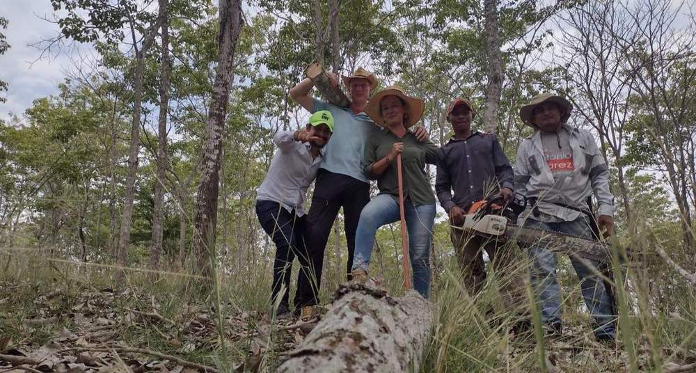 El equipo de Fogata Madera en la finca